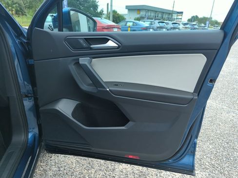 Used 2018 Volkswagen Tiguan SE w/ Panoramic Sunroof Package FWD image 34