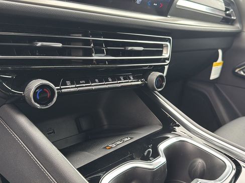 New 2026 Chevrolet Traverse LT w/ LPO, Floor Liner Package image 23