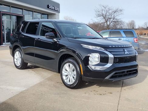 New 2026 Mitsubishi Outlander ES image 13