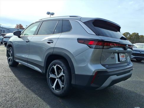 New 2025 Volkswagen Tiguan SE image 3