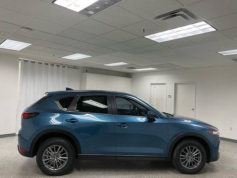 Used 2017 MAZDA CX-5 Touring image 4