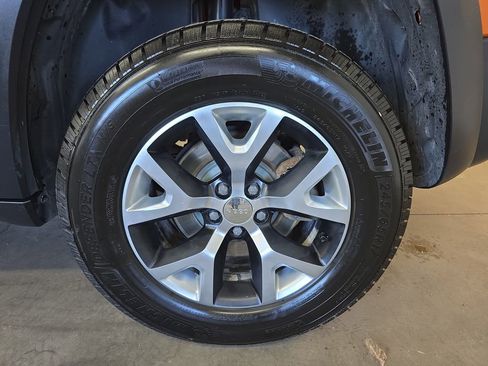 Used 2016 Jeep Cherokee Trailhawk w/ Cold Weather Group AWD/4WD image 33