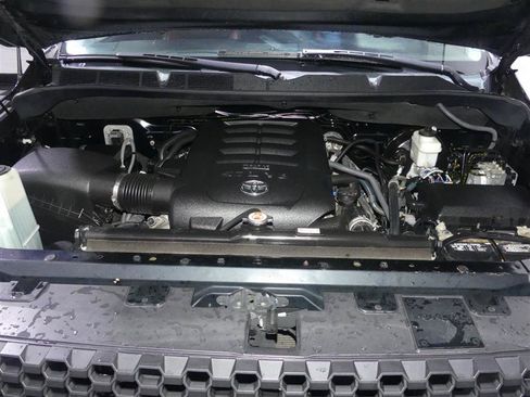 Used 2018 Toyota Tundra SR5 w/ TRD Off Road Package AWD/4WD image 11