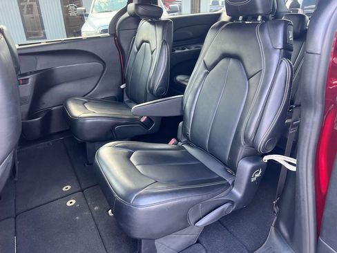 Used 2025 Chrysler Pacifica Select FWD image 15