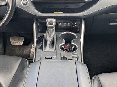 Used 2023 Toyota Highlander XLE image 21