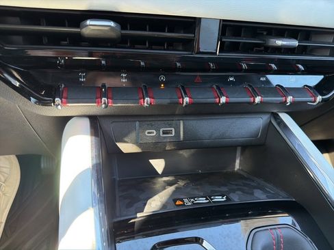 Used 2024 GMC Canyon AT4X image 31