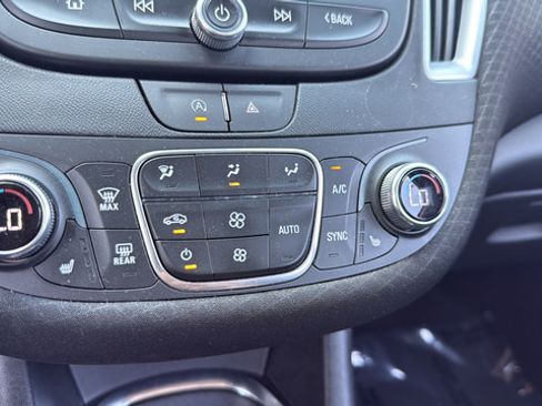Used 2024 Chevrolet Malibu LT FWD image 22