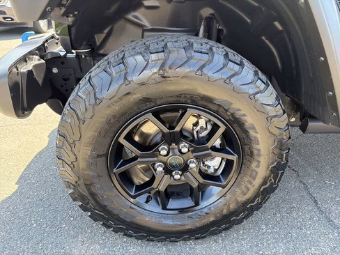 Used 2024 Jeep Wrangler Unlimited AWD/4WD image 32