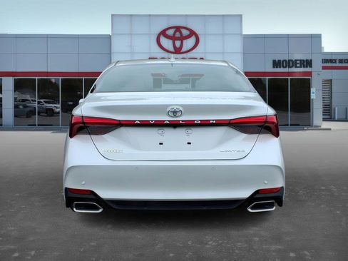 Used 2022 Toyota Avalon Limited image 6