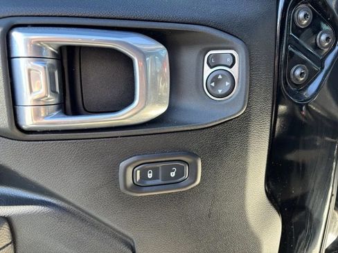 Used 2023 Jeep Wrangler Unlimited Rubicon w/ LED Lighting Group AWD/4WD image 21