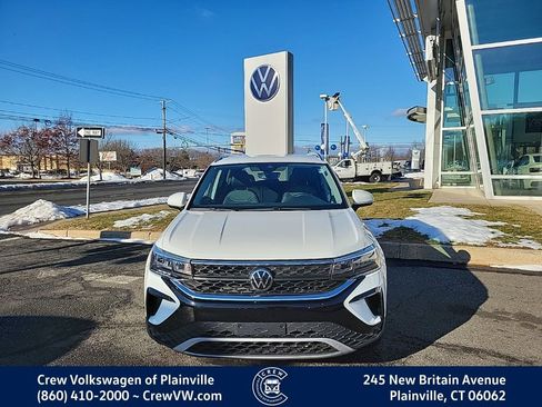 Certified 2023 Volkswagen Taos SE image 2