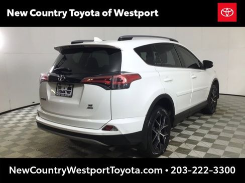 Used 2018 Toyota RAV4 SE image 7