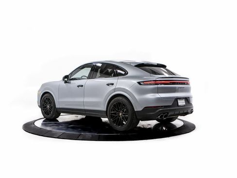 Used 2025 Porsche Cayenne S AWD/4WD image 3