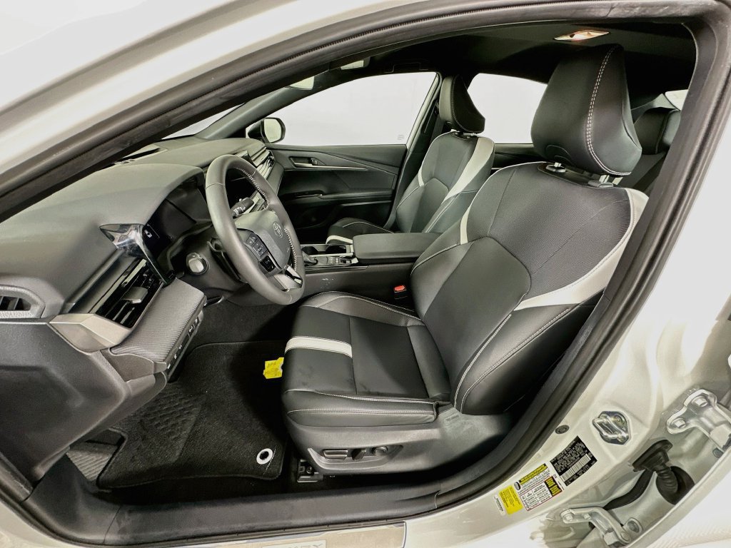 Used 2025 Toyota Camry SE w/ Convenience Package FWD image 21