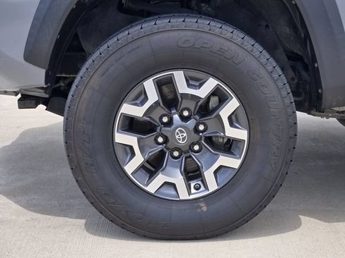 Used 2020 Toyota Tacoma TRD Off-Road w/ Technology Package AWD/4WD image 11