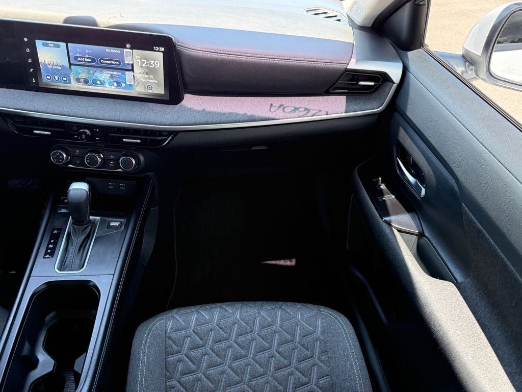 Used 2025 Nissan Kicks SV AWD/4WD image 14