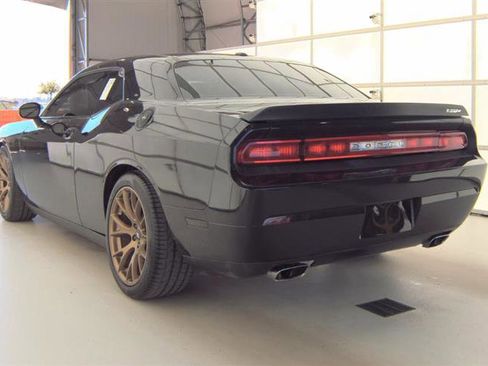 Used 2009 Dodge Challenger SRT8 w/ SRT Option Group II RWD image 10