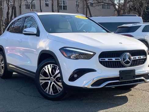 Used 2025 Mercedes-Benz GLA 250 4MATIC image 1