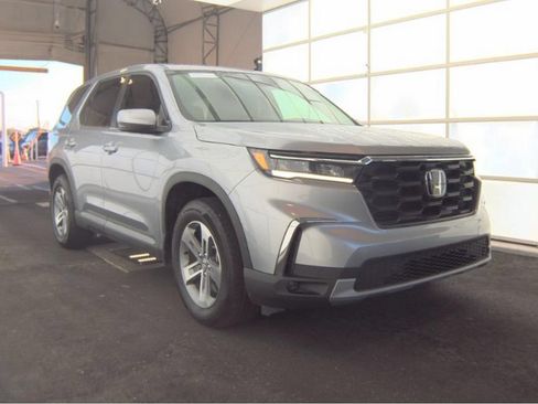 Used 2025 Honda Pilot EX-L image 4