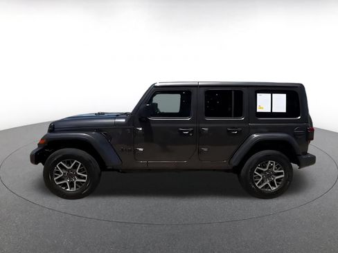 Used 2025 Jeep Wrangler Unlimited Sahara AWD/4WD image 4