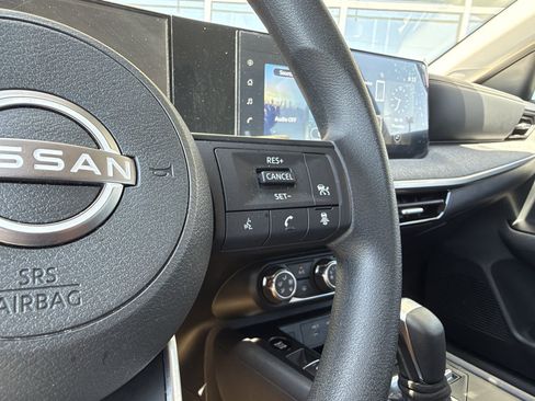 Used 2025 Nissan Kicks SV FWD image 24