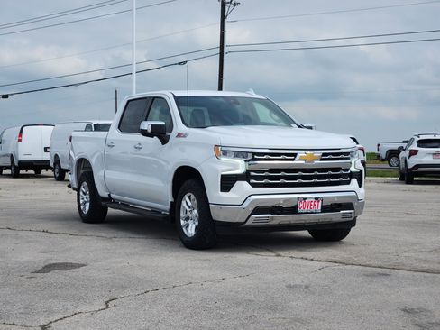 Used 2022 Chevrolet Silverado 1500 LTZ w/ Z71 Off-Road Package AWD/4WD image 3
