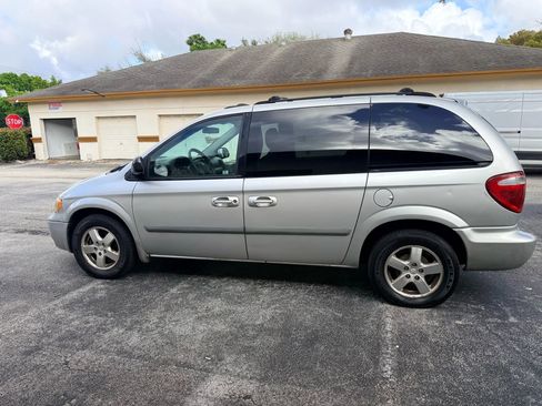 Used 2007 Dodge Caravan SXT image 5
