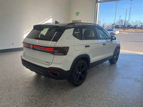 New 2026 Volkswagen Taos SE AWD/4WD image 7
