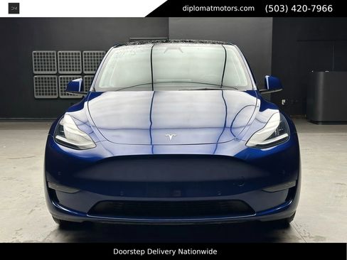 Used 2022 Tesla Model Y Long Range image 10