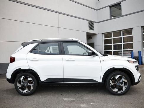 New 2026 Hyundai Venue SEL image 3