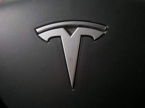 Used 2024 Tesla Model Y Long Range AWD/4WD image 32