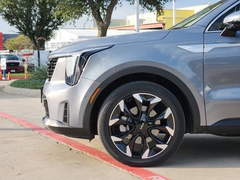 Certified 2025 Kia Sorento SX image 10