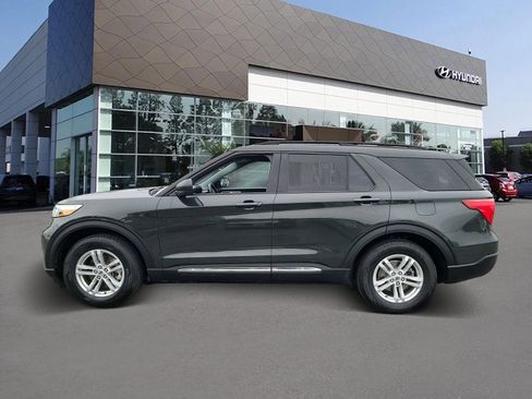 Used 2022 Ford Explorer XLT image 4