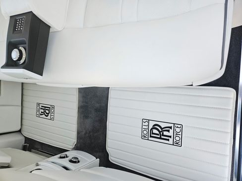 Used 2007 Rolls-Royce Phantom Sedan RWD image 22