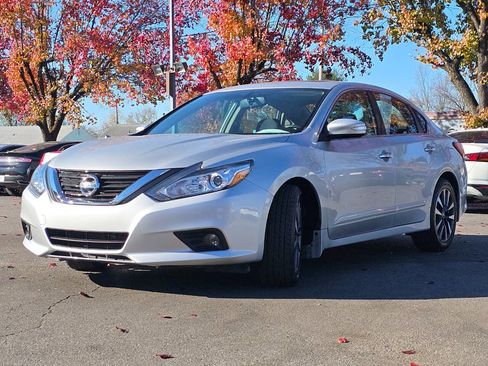 Used 2017 Nissan Altima 2.5 SV w/ Convenience Package image 10