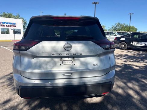 Used 2024 Nissan Rogue SV FWD image 4