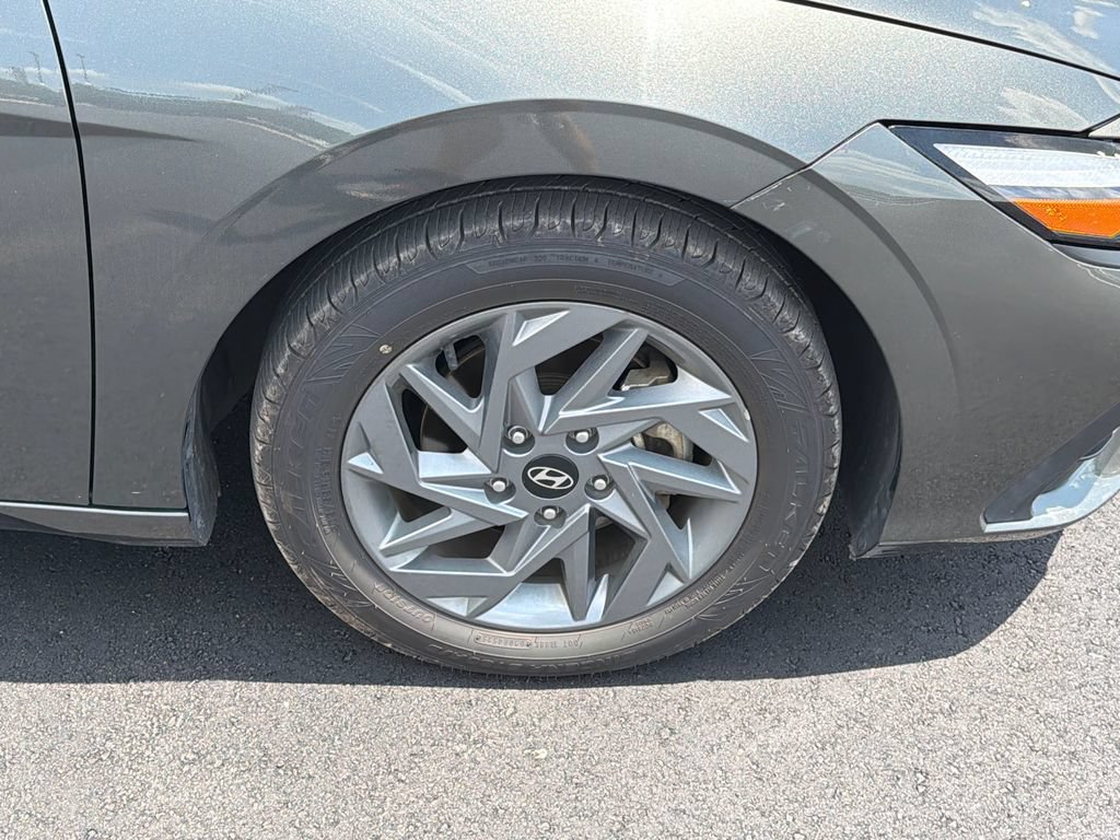 Used 2024 Hyundai Elantra SEL FWD image 12