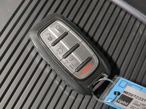 Used 2021 Chrysler Pacifica Limited w/ Uconnect Theater Family Group AWD/4WD image 43