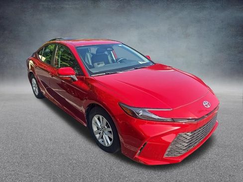 Used 2025 Toyota Camry LE FWD image 2