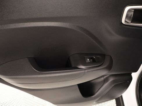 Used 2025 Hyundai Venue SEL FWD image 16