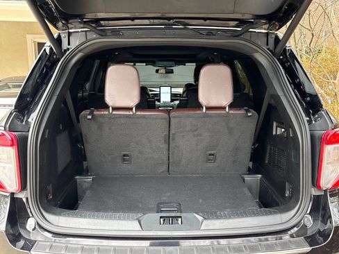 Used 2020 Ford Explorer Platinum w/ Premium Technology Package image 40