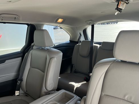 Used 2023 Honda Odyssey Touring image 9