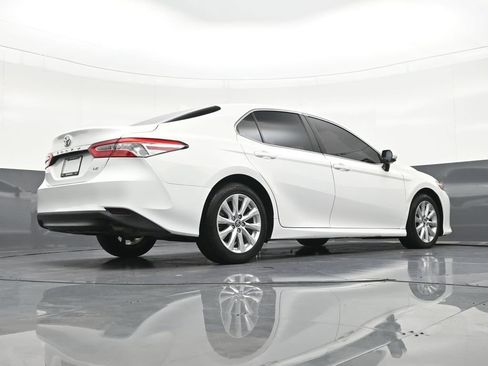 Used 2019 Toyota Camry LE FWD image 27