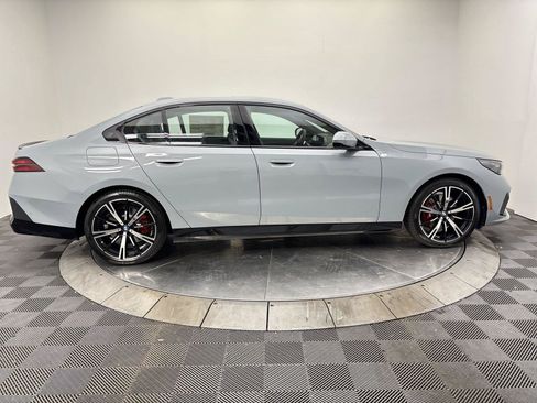 New 2027 BMW 530i xDrive w/ M Sport Package AWD/4WD image 17