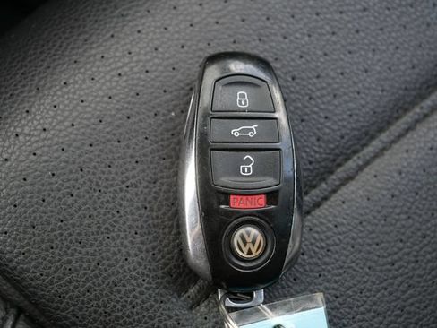 Used 2012 Volkswagen Touareg VR6 AWD/4WD image 36