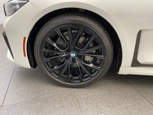 Used 2021 BMW 740i w/ M Sport Package RWD image 8