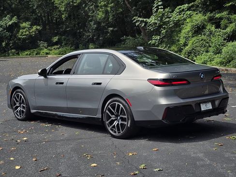 Used 2023 BMW i7 xDrive60 AWD/4WD image 4