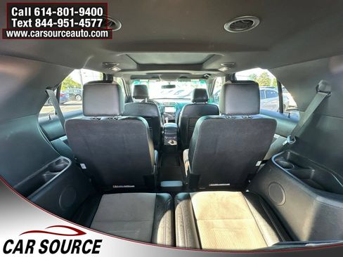 Used 2017 Ford Explorer XLT w/ Equipment Group 202A AWD/4WD image 27