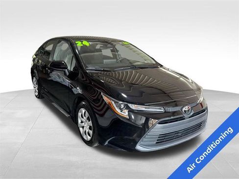 Used 2024 Toyota Corolla LE FWD image 3