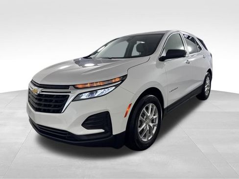 Used 2024 Chevrolet Equinox LS w/ LS Convenience Package FWD image 3